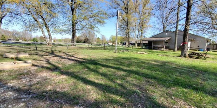 Lounge Outdoor Patio & Horseshoe/Cornhole Area